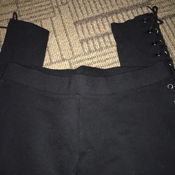 Laced Leggings - Picture 4 of 5